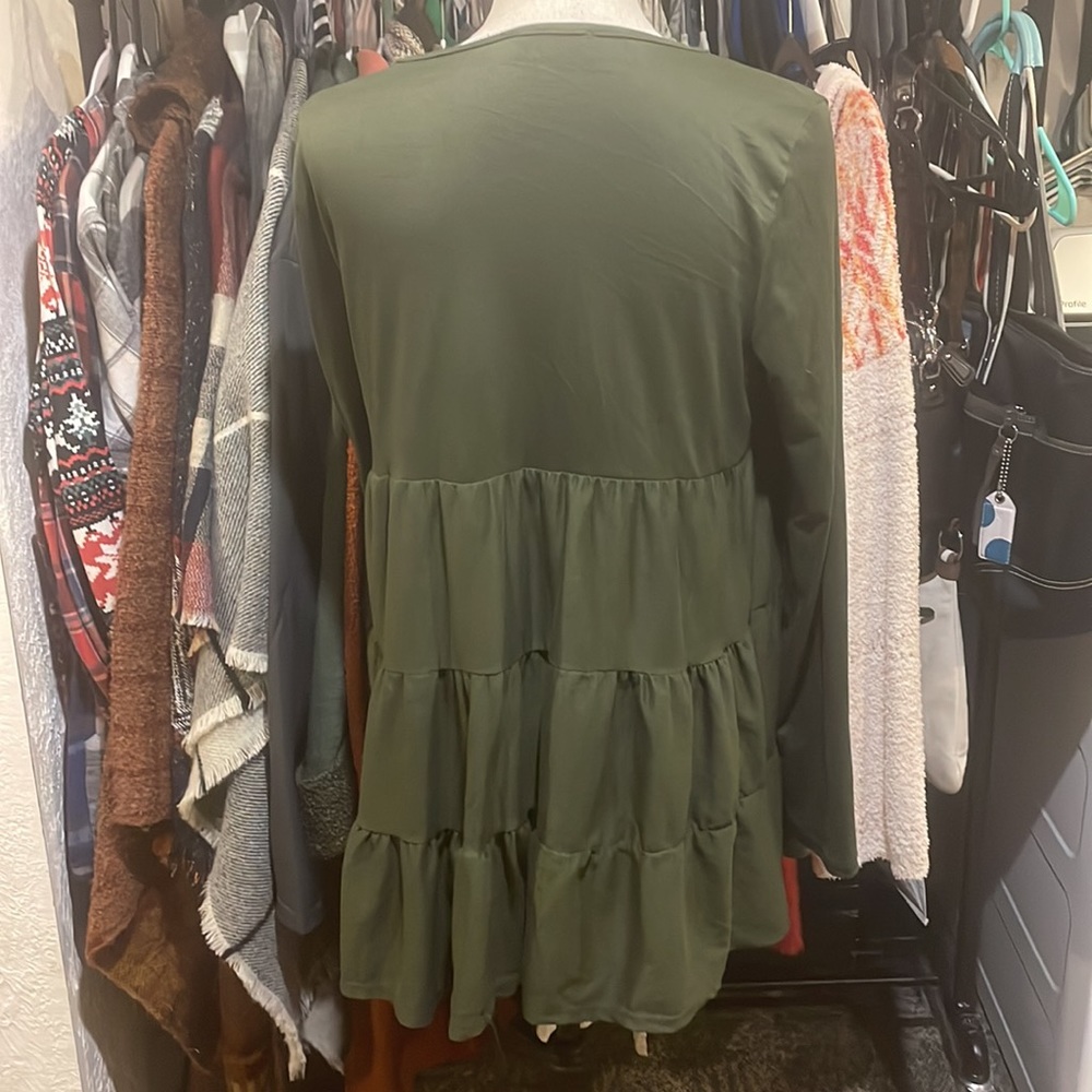 Boutique Ruffled Top - Picture 3 of 4